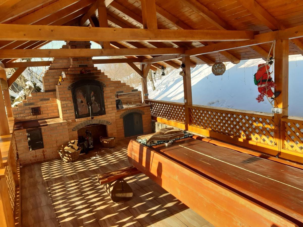 Vila Casa Dintre Pini Păltinoasa Exteriér fotografie